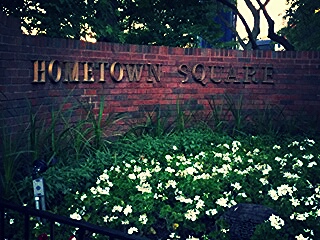 Hometown Square / 2015-08-03_21.44.34.jpg 2015-08-03_21.44.34.jpg